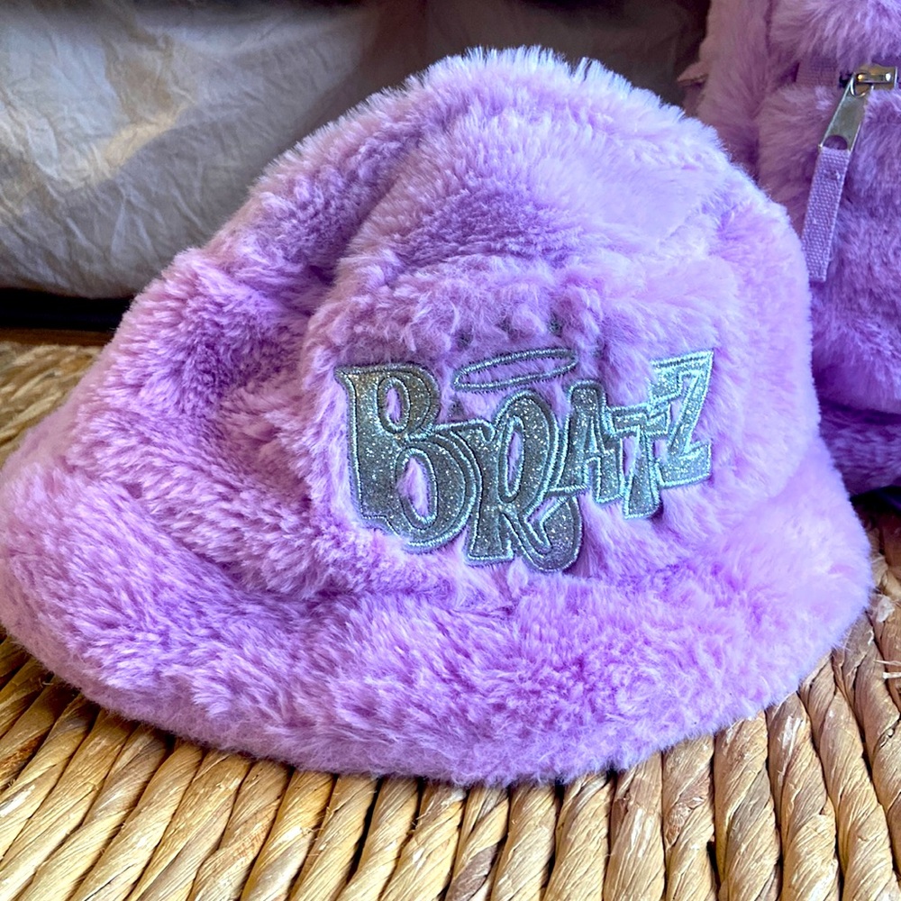 Bratz bucket hat and mini backpack